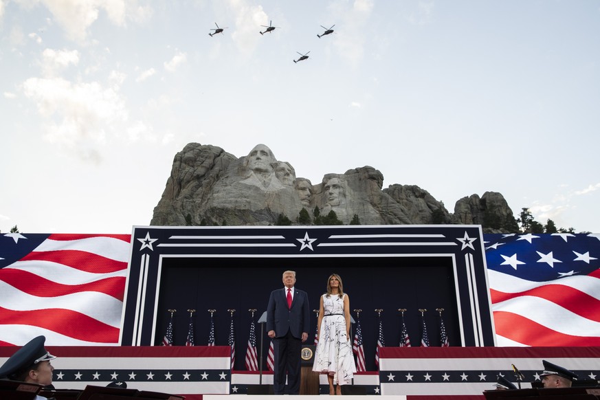 Trump mit seiner Ehefrau Melania beim Mount Rushmore. 