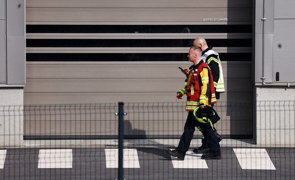 epa11199755 Tesla factory fire brigade checks a plant building at the Tesla Gigafactory in Gruenheide near Berlin, Germany, 05 March 2024. Tesla confirms that production at the Tesla Gigafactory in Gr ...