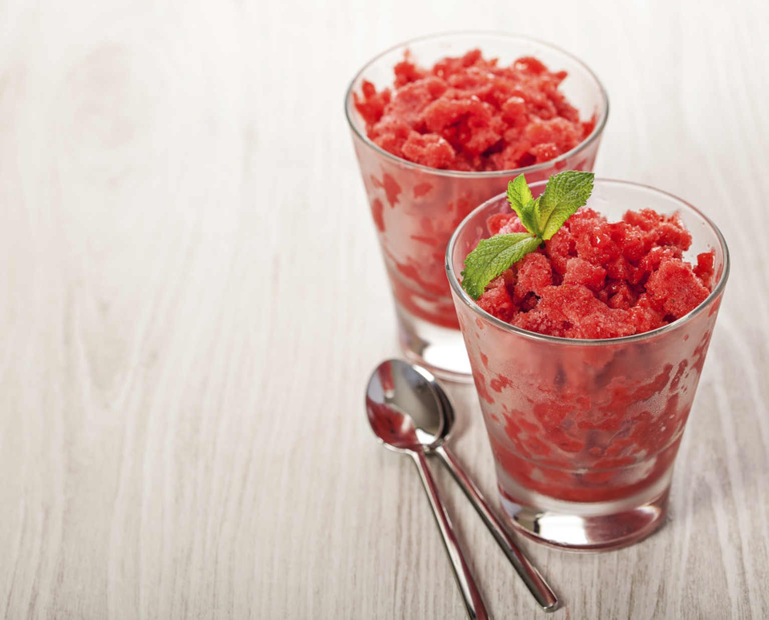 Fresh strawberry homemade sorbet http://www.unadonna.it/ricette/granita-di-fragole/134137/