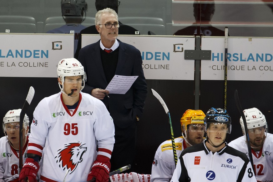 Lausanne&#039;s Head coach Craig McTavish reacts behind his players, during a National League regular season game of the Swiss Championship between Geneve-Servette HC and Lausanne HC behind closed doo ...
