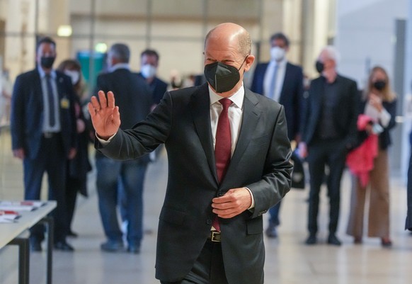 28.09.2021, Berlin: Olaf Scholz, Bundesminister der Finanzen und SPD-Kanzlerkandidat, kommt im Bundestag zur ersten Fraktionssitzung der SPD nach den Bundestagswahlen. Foto: Kay Nietfeld/dpa +++ dpa-B ...