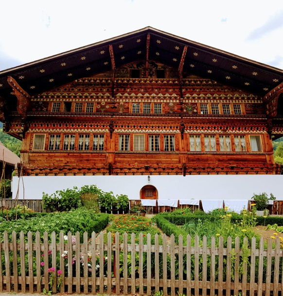 7 alte Häuser der Schweiz, die es (vermutlich) kein zweites Mal geben wird
Ich kann allen den Häuserweg im Simmental empfehlen! Wunderschöne Häuser!