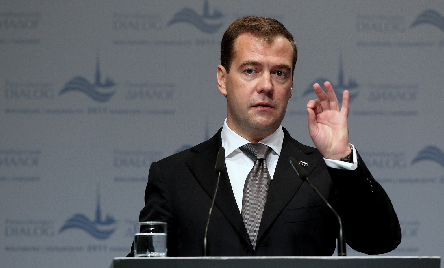 Der russische Praesident Dimitri Medwedew spricht am Dienstag (19.07.11) im Kuppelsaal des Hannover Congress Centrum in Hannover auf dem Abschlussplenum des &quot;Petersburger Dialogs&quot;. In Hannov ...