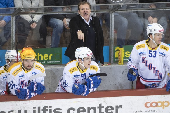 Klotens Head Coach Kevin Schlaepfer, waehrend dem Meisterschaftsspiel der National League, zwischen den SCL Tigers und dem EHC Kloten, am Freitag 19. Januar 2018 in der Ilfishalle in Langnau. (KEYSTON ...