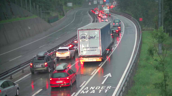 Die Situation vor dem Gotthardtunnel um 06.30 Uhr.