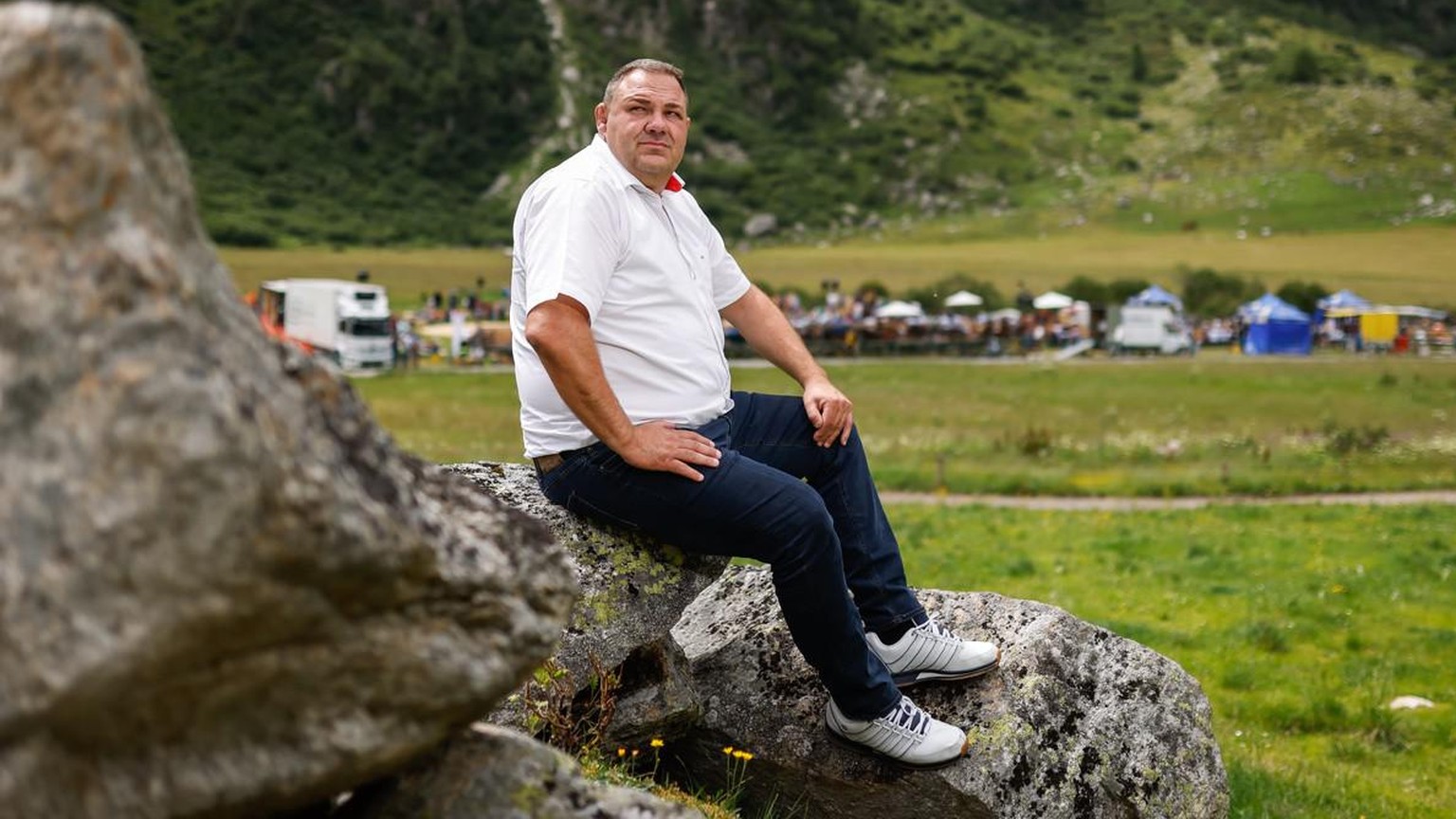 Stefan Strebel, Leiter Technik beim Eidgenoessischen Schwingverband, portraetiert abseits des Buendner Glarner Kantonalschwingfest am Samstag, 24. Juli 2021 in Davos Sertig. (KEYSTONE/Christian Merz)