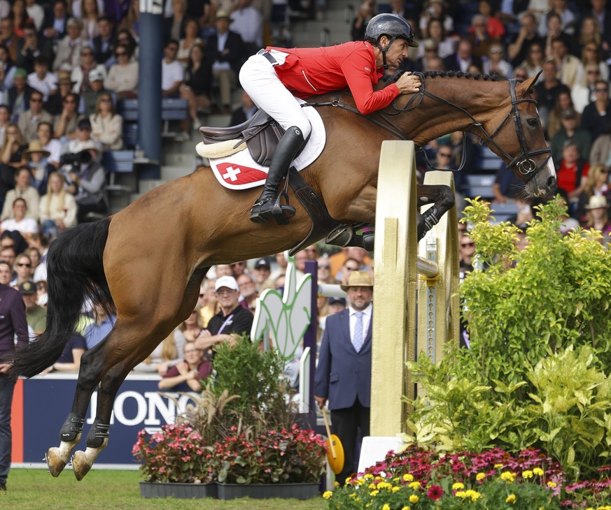 epa13186540 Steve Guerdat from Switzerland rides the horse Dynamix de Belheme competes in the Jumping Final at the World Equestrian Games in Aachen, Germany, 23 August 2026. EPA/CHRISTOPHER NEUNDORF