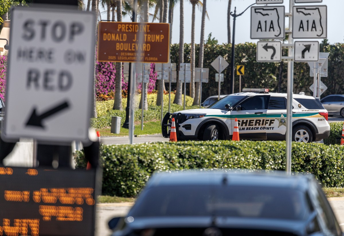 epa12769190 A Palm Beach County Sheriff Office vehicle on patrol is seen at a road block near the Mar-a-Lago club in West Palm Beach, Florida, USA, 22 February 2026. According to the US Secret Service ...