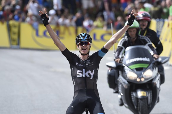 13.6.2015, Radsport, Criterium du Dauphine, 7. Etappe, Montmelian - Saint Gervais Mont Blanc. 
Christopher Froome (GBR, Team Sky) jubelt im Ziel (Vincent Kalut/Panoramic/EQ Images) SWITZERLAND ONLY