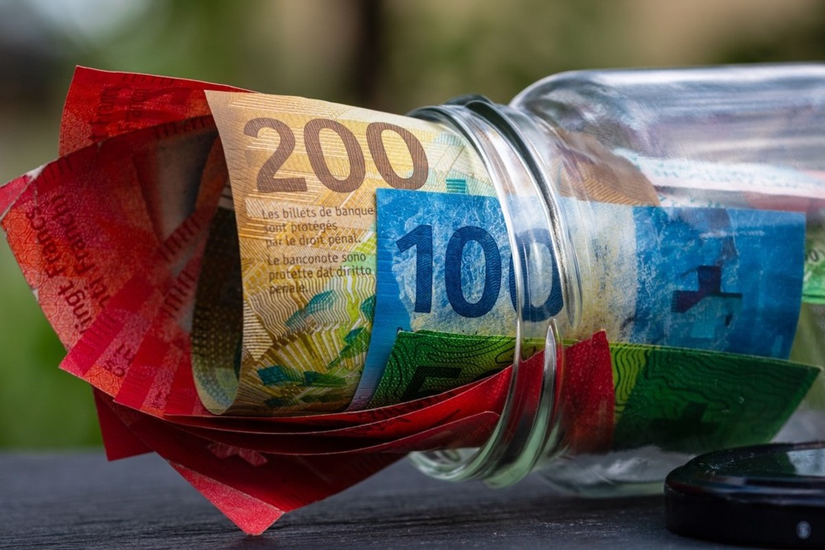 Le financement des partis politiques suisses dévoile ses secrets: le PLR progresse fortement, le PS reste numéro un, l’UDC et le Centre fléchissent.
