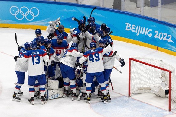 epa09760977 Slovakia teams reacts after winning the Men&#039;s Ice Hockey Play-off Quarterfinal match between the USA and Slovakia at the Beijing 2022 Olympic Games, Beijing, China, 16 February 2022.  ...