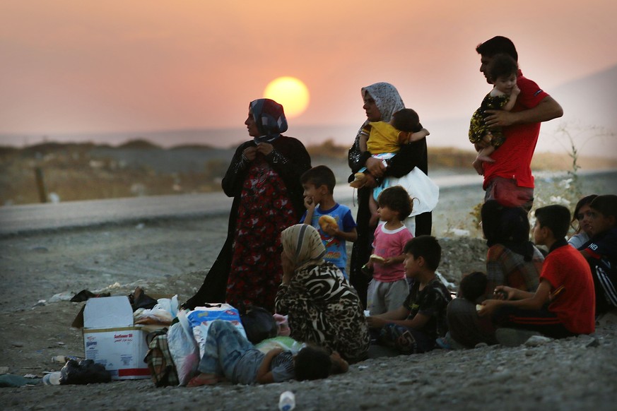 Eine irakische Familie auf der Flucht vor dem Kämpfen zwischen der Armee und der Terrogruppe IS.
