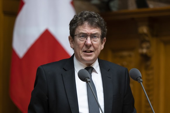 Bundesrat Albert Roesti spricht waehrend der Sondersession der Eidgenoessischen Raete, am Mittwoch, 3. Mai 2023, in Bern. (KEYSTONE/Peter Klaunzer)