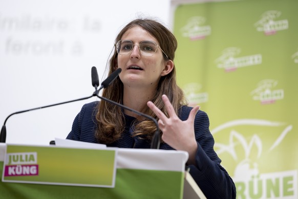 Julia Kuengneu, gewaehlte Vize-Praesidentin Gruene Schweiz, spricht waehrend der Delegiertenversammlung der Gruenen Schweiz, am Samstag, 26. Maerz 2022, in Ziegelbruecke. (KEYSTONE/Christian Merz)