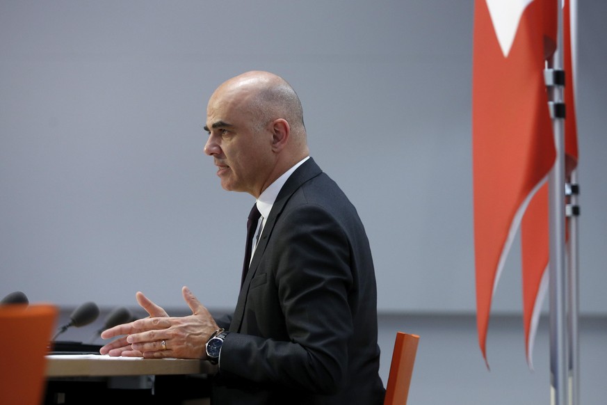 Bundesrat Alain Berset spricht waehrend einer Medienkonferenz des Bundesrates ueber die Situation des Coronavirus, am Freitag, 8. Mai 2020 in Bern. (KEYSTONE/Peter Klaunzer)