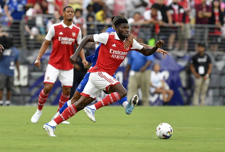 BALTIMORE, MD - JULY 16: Arsenal midfielder Thomas Partey 5 sprints to a ball during The Charm City Match between Arsenal and Everton at M&amp;T Bank Stadium on July 16, 2022 in Baltimore, MD. Photo b ...