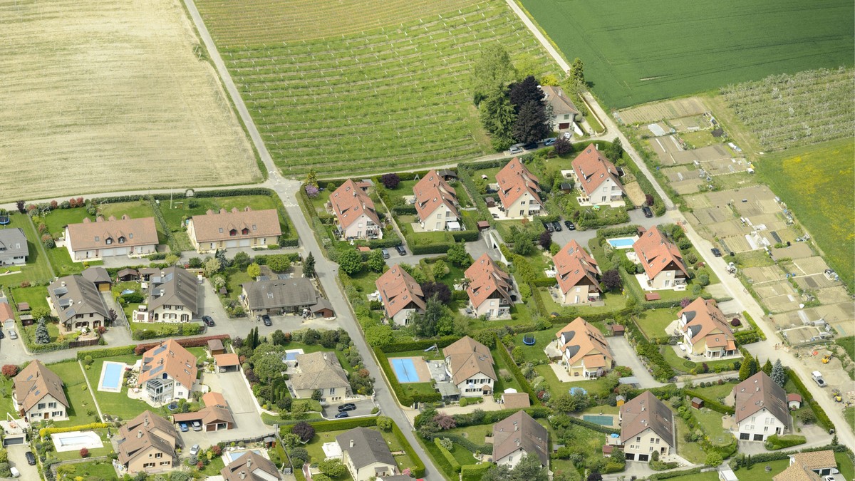 ZUR FRUEHLINGSSESSION VOM 5. MAERZ 2018 MIT THEMEN WIE ZEITSCHRIFTENPREISE, ZERSIEDELUNG, ERHALT VON STROMPRODUKTIONSANLAGEN UND DEM CASSIS-DE-DIJON PRINZIP, STELLEN WIR IHNEN FOLGENDES BILDMATERIAL Z ...
