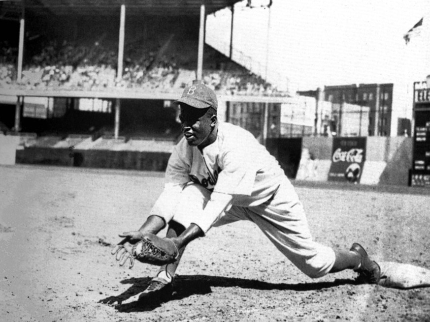 Jackie Robinson bei einem Spiel der Brooklyn Dodgers im Jahr 1948.