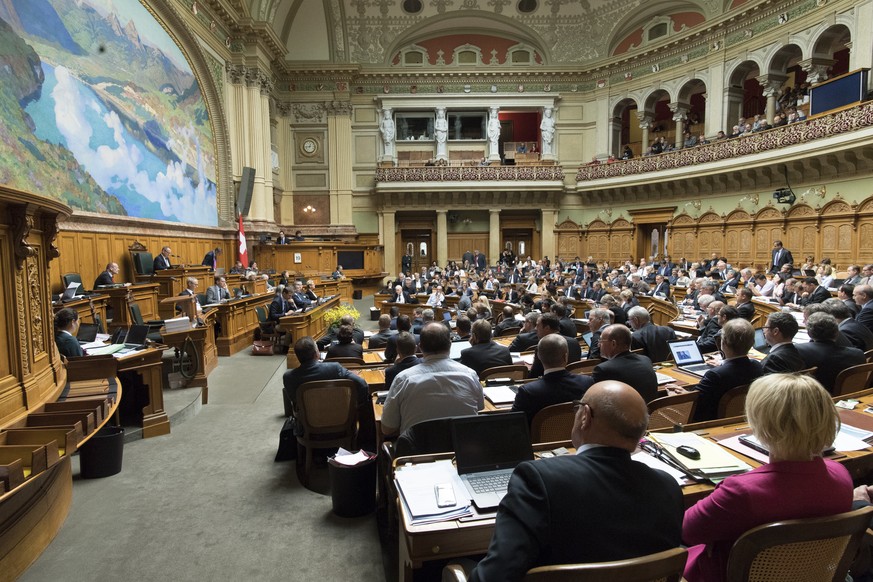 Blick in den Saal des Nationalrats an der Herbstsession der Eidgenoessischen Raete, am Dienstag, 19. September 2017 im Nationalrat in Bern. (KEYSTONE/Anthony Anex)