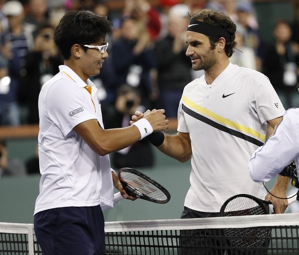 epa06607247 Roger Federer of Switzerland (R) shakes hands with Hyeon Chung of South Korea after Federer defeated Chung in two sets during the BNP Paribas Open at the Indian Wells Tennis Garden in Indi ...