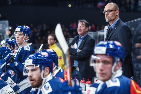 Lions Trainer Hans Kossmann und die Mannschaft im Eishockey Meisterschaftsspiel der National League zwischen den ZSC Lions und dem EHC Biel, am Freitag, 19. Januar 2018, im Zuercher Hallenstadion. (KE ...