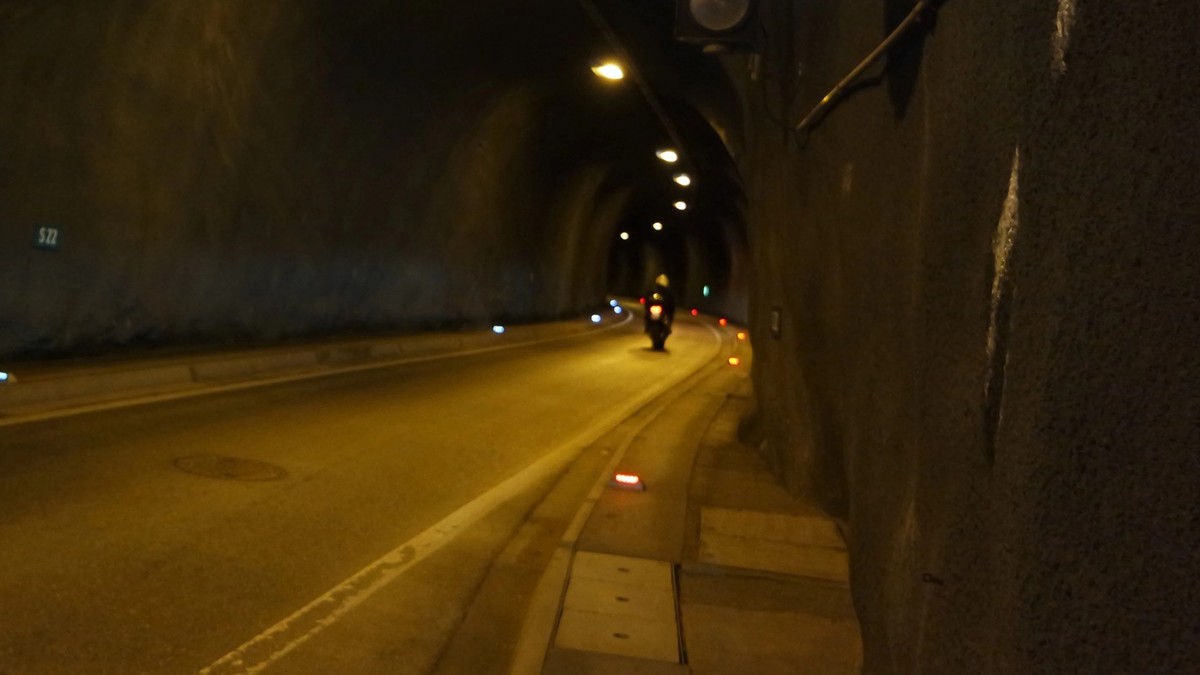 Un motard pincé après 47 dépassements à l'intérieur du Gothard (image d'illustration)