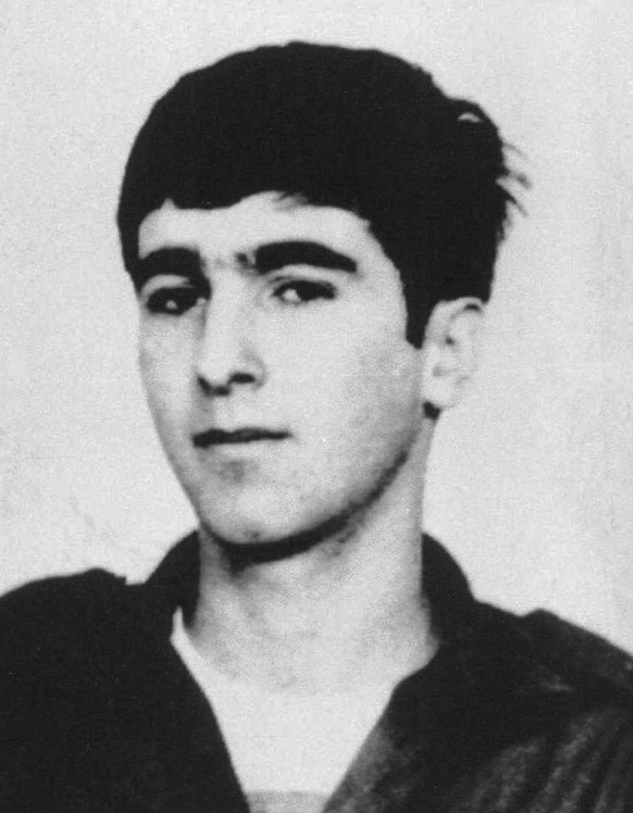 ** FILE ** In this undated file photo, Missing Israeli Israeli Air Force navigator Ron Arad is seen. Israeli officials say that Prime Minister Ehud Olmert has received a report from the Lebanese milit ...