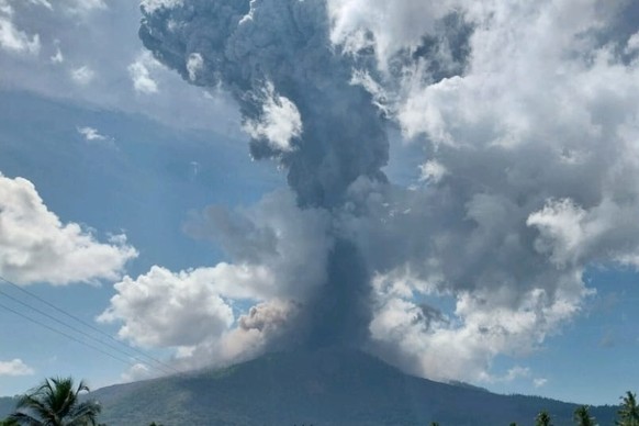 In this photo released by Geological Agency (Badan Geologi) of the Indonesia&#039;s Ministry of Energy and Mineral Resources, Mount Lewotobi Laki-Laki spews volcanic material during an eruption in Eas ...