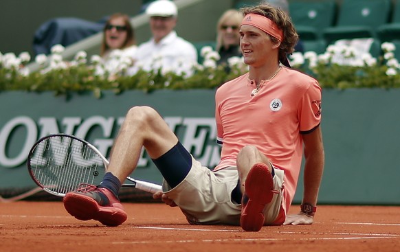 epa06777929 Alexander Zverev of Germany falls as he plays Damir Dzumhur of Bulgaria during their menâs third round match during the French Open tennis tournament at Roland Garros in Paris, France, 0 ...