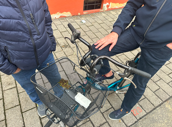 Rentner erzählen anonym, wie viel Geld sie monatlich erhalten und wie sie zur 13. AHV-Rente stehen.