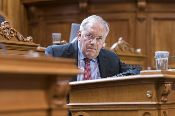 Bundesrat Johann Schneider-Ammann hoert einem Votum zu an der Sommersession der Eidgenoessischen Raete, am Mittwoch, 6. Juni 2018 im Staenderat in Bern. (KEYSTONE/Alessandro della Valle)