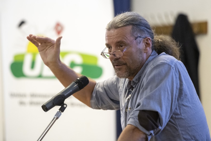 Oskar Freysinger, ancien conseiller d’Etat valaisan, parle lors de l&#039;assemblee cantonale de l&#039;UDC, SVP, Fribourg, traitant notamment des elections aux Chambres Federales, ce jeudi, 21 fevrie ...