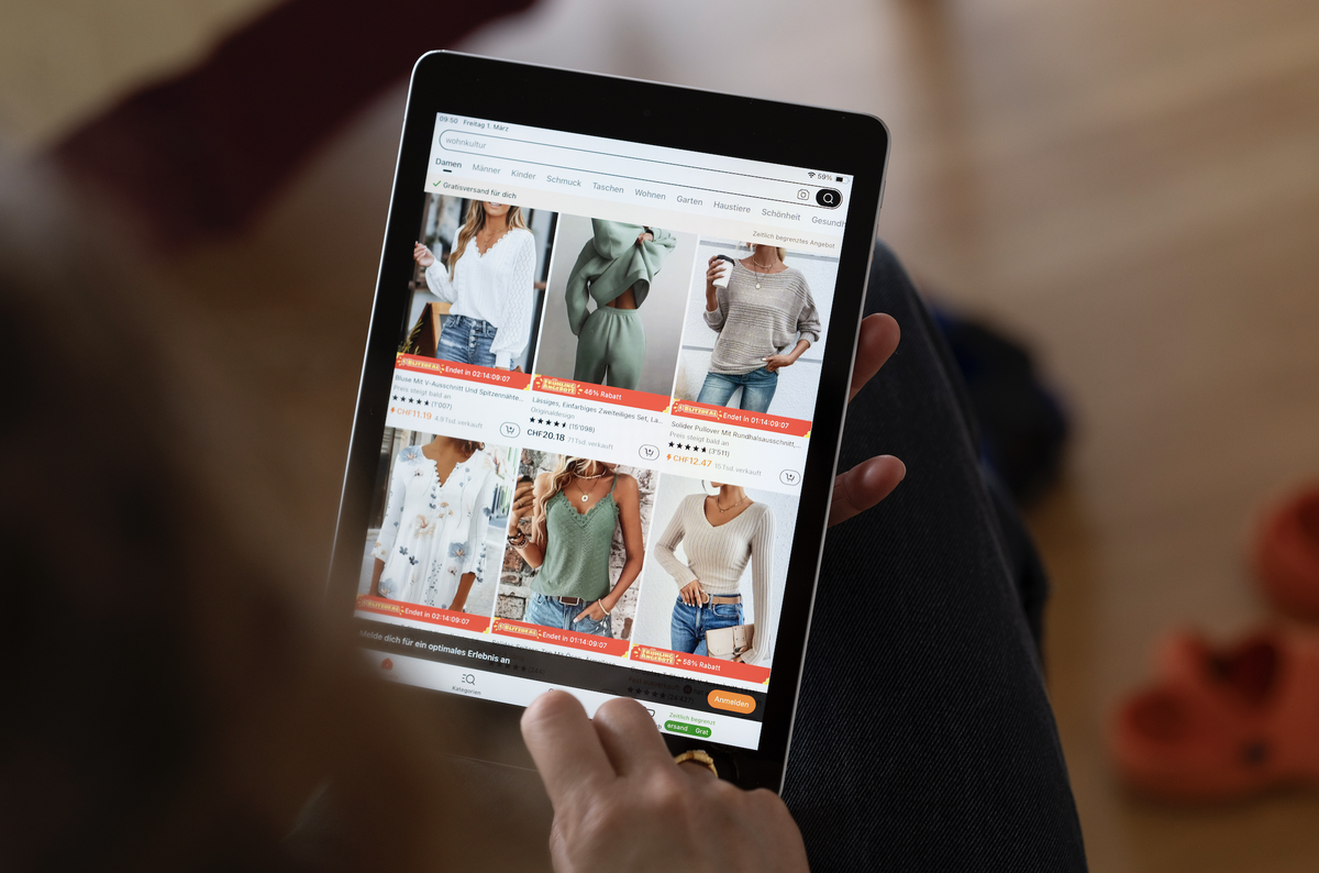De plus en plus, des millions de vêtements sont accessibles en quelques clics.