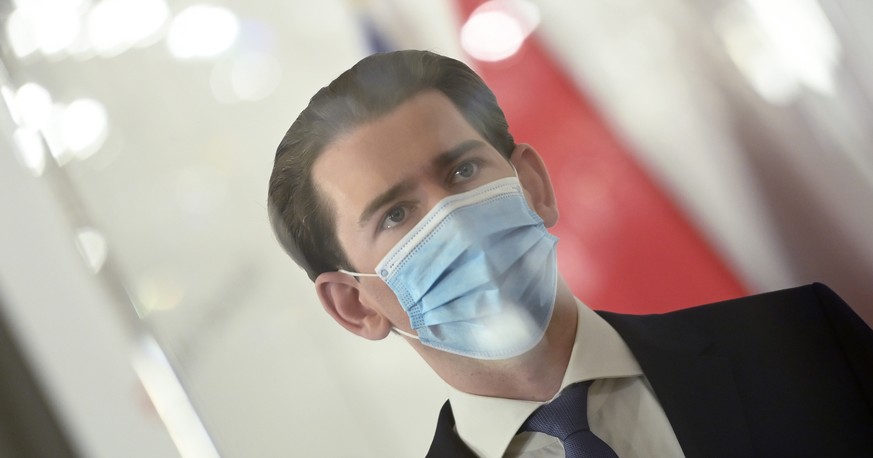 epaselect epa08820234 Austrian Chancellor Sebastian Kurz wears a mask during a press conference at the Austrian Chancellery in Vienna, Austria, 14 November 2020. The Austrian government announces to t ...