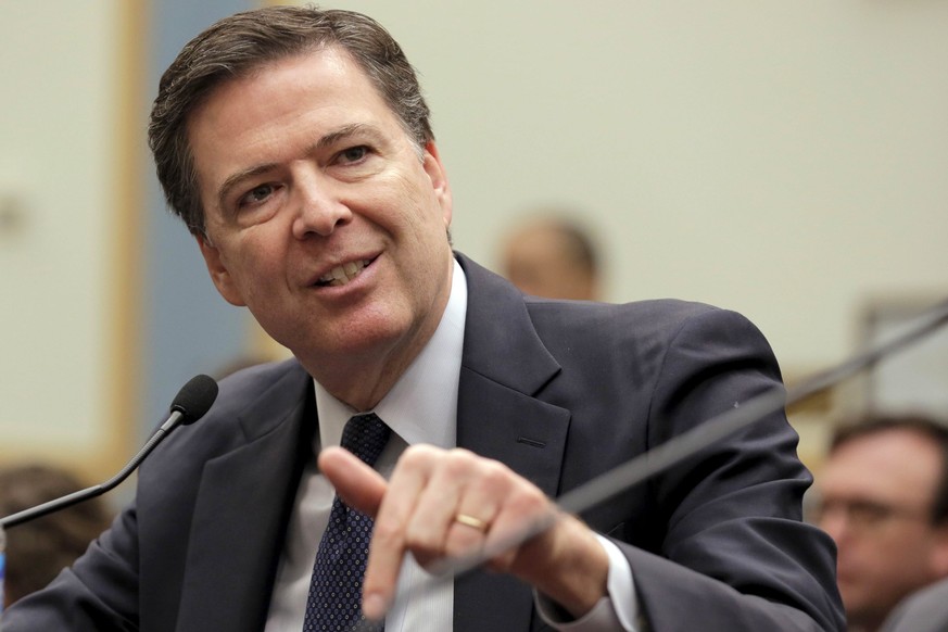 FBI-Chef James Comey will eine iPhone-Hintertür gerichtlich erzwingen.