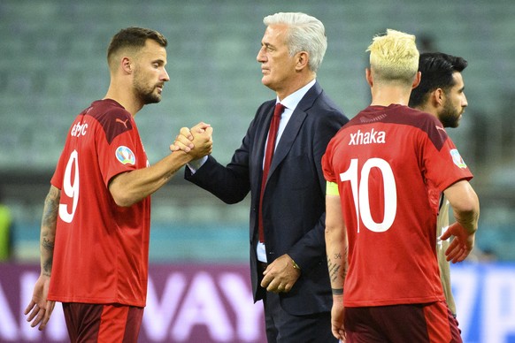 epa09289208 Switzerland&#039;s forward Haris Seferovic (L), head coach Vladimir Petkovic(C) and midfielder Granit Xhaka celebrate winning the UEFA EURO 2020 group A preliminary round soccer match betw ...