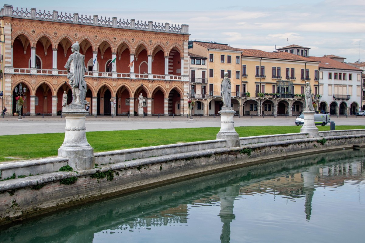 Prato della Valle square at Padua Model Released Property Released xkwx statue italy padova square architecture padua travel cana church facade italian building tourism city ce tower palace europe tow ...