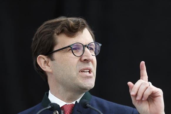Prof. Christoph Schaltegger, Universite de Lucerne, parle lors de l&#039;assemblee des delegues UDC (Union d�mocratique du centre) suisse ce samedi, 23 octobre 2021 a Montricher. (KEYSTONE/Cyril Zinga ...