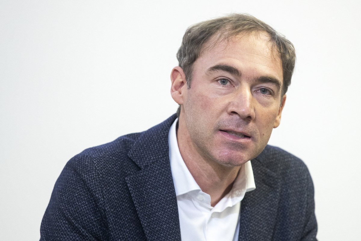 Jan Fehr, Leiter des Departements fuer Public and Global Health des Instituts fuer Epidemiologie, Biostatistik und Praevention, spricht an der Medienkonferenz ueber die Impfstrategie COVID-19 Impfung  ...