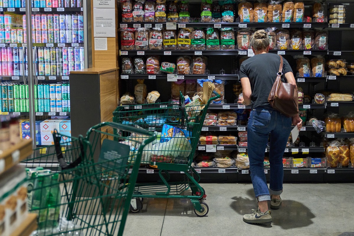 epa12296562 A person shops for groceries at a store in Los Angeles, California, USA, 12 August 2025. The consumer price index increased a seasonally adjusted 0.2 percent for July and 2.7 percent on a  ...