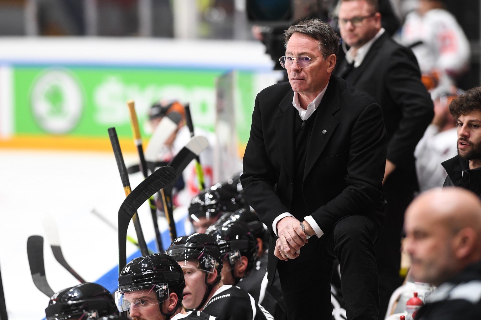 Lugano's head coach Chris Mcsorley during the Champions League 2021/22 ice hockey match between HC Lugano and Eisbaeren Berlin at the ice stadium Corrner Arena in Lugano, Switzerland, on Wednesday, 13 ...
