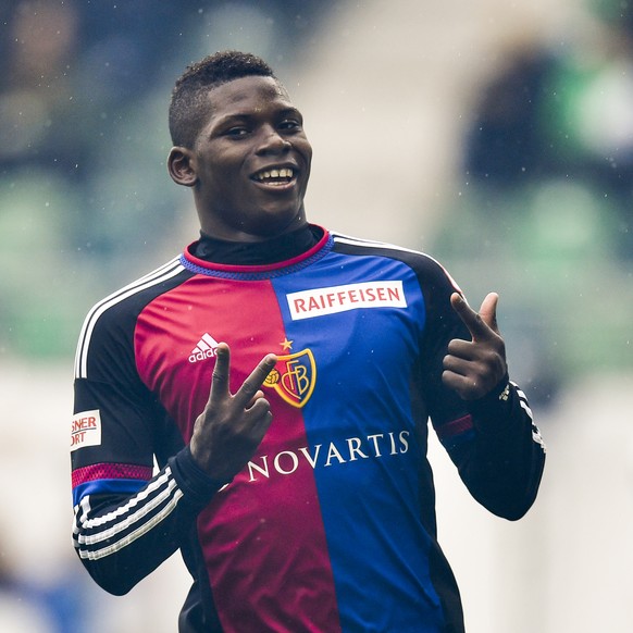 Breel Embolo von Basel bejubelt sein Tor zum 0:6, im Fussball Super League Spiel zwischen dem FC St. Gallen und dem FC Basel, am Sonntag, 17. April 2016, in der AFG Arena in St. Gallen. (KEYSTONE/Gian ...