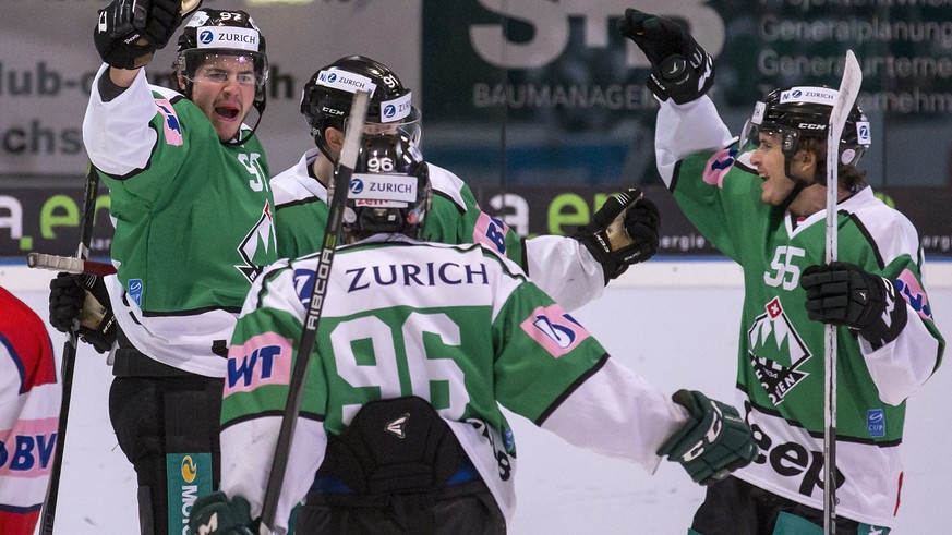 Jubel bei Oltens Stefan Maeder, Stanislav Horansky, Martin Ulmer und Luca Zanatta, von links, nach dem Tor zum 1:0 beim Swiss Ice Hockey Cup 1/8 Final zwischen dem EHC Olten und dem EHC Biel-Bienne am ...