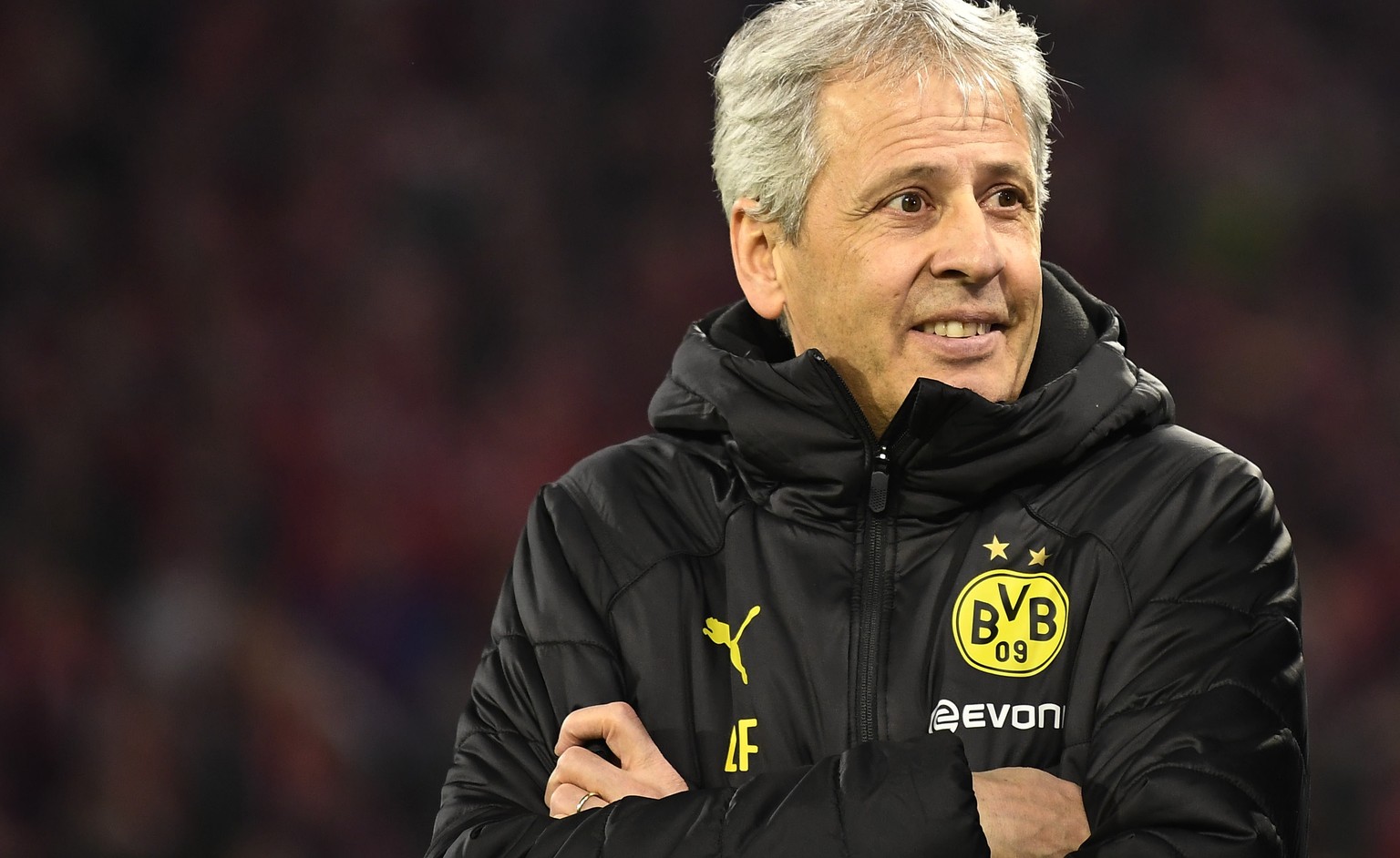 epa07984210 Dortmund&#039;s head coach Lucien Favre reacts during the German Bundesliga soccer match between FC Bayern Munich and Borussia Dortmund in Munich, Germany, 09 November 2019. EPA/LUKAS BART ...