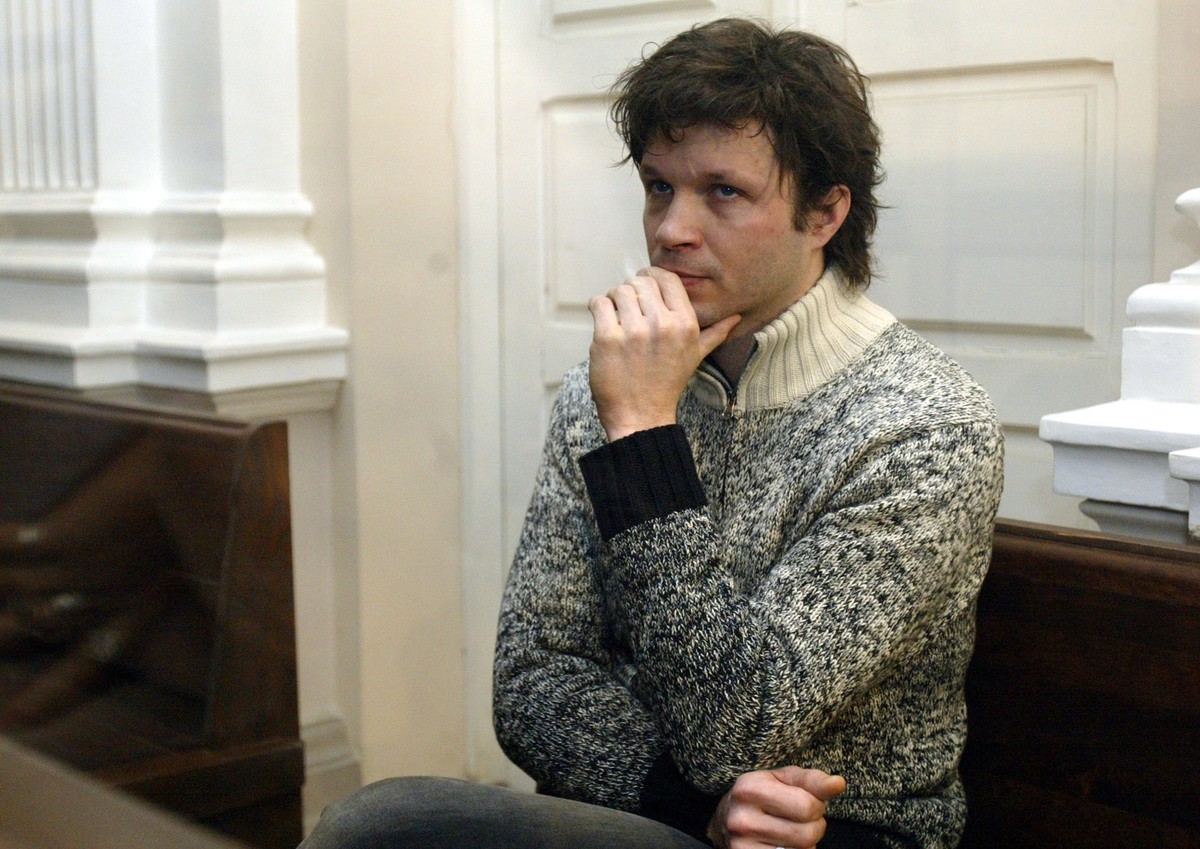 Bertrand Cantat, 40, lead singer of France's rock band, Noir Desir, or Black Desire, listens to the verdict at a courtroom in Vilnius, Lithuania, Monday, March 29, 2004. Cantat was sentenced Mond ...