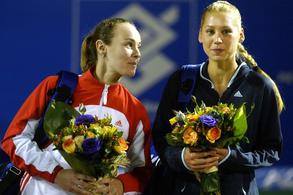 Anna Kurnikowa (hier mit Martina Hingis in Brasilien) gewann in ihrer Karriere leider nur Blumensträusse.
