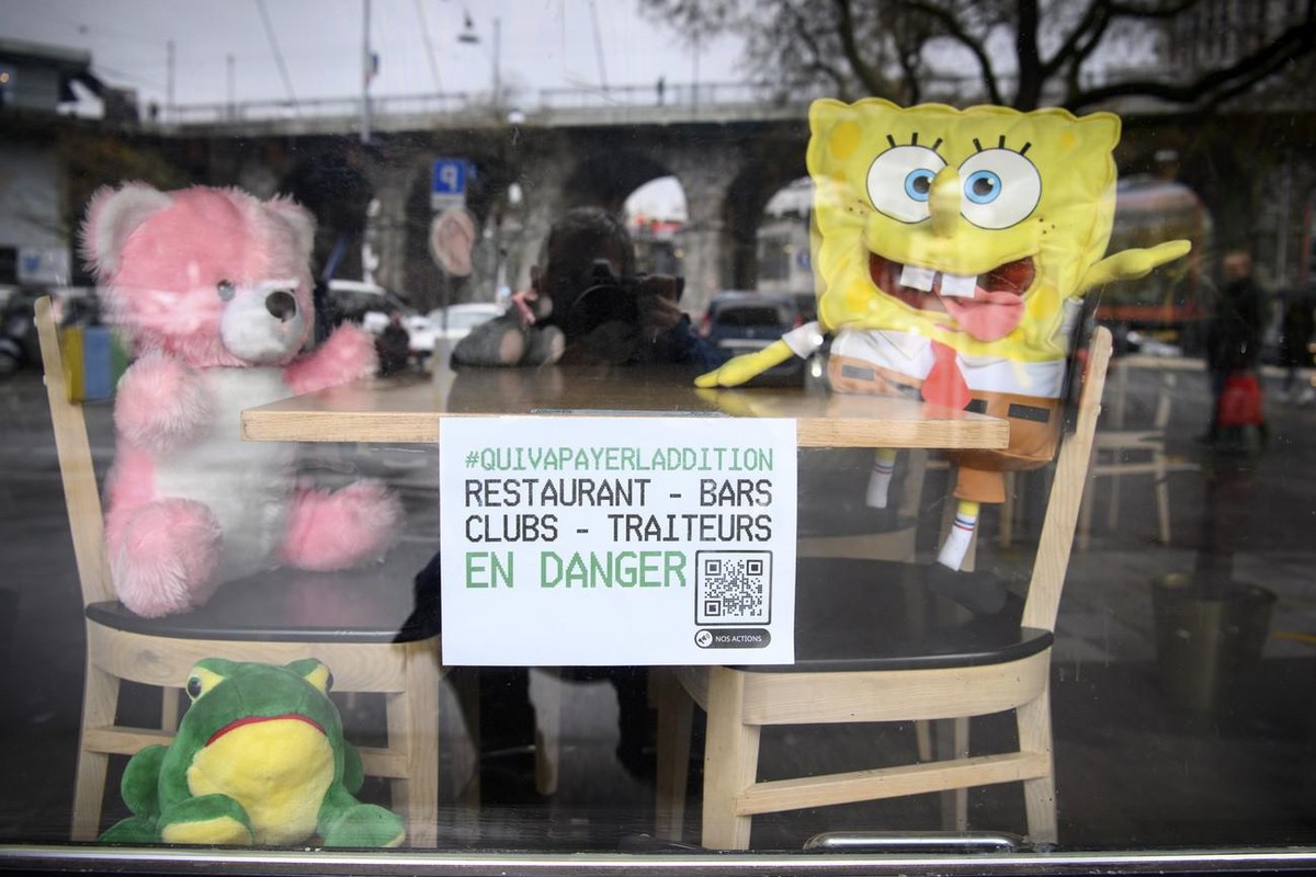 La table d'un restaurant fermé la cause du Covid-19. C'était en février 2021 à Lausanne.