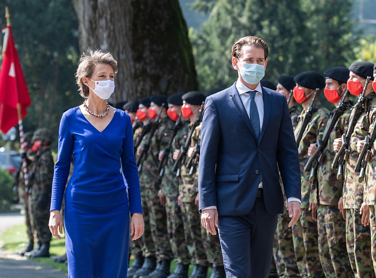 Kurz und Sommaruga in Bern.