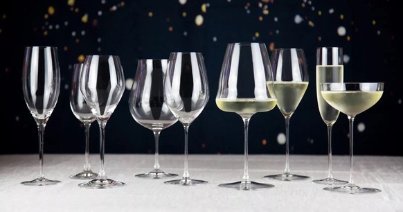 Champagner-Gläser-Formen. Coupe, Tulpen, Flute, bauchige Gläser.
https://www.riedel.com/en/blog/education/evolution-of-the-champagne-glass