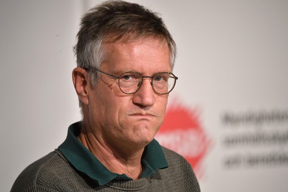 epa08740143 State epidemiologist Anders Tegnell of the Public Health Agency of Sweden speaks during a news conference updating on the coronavirus pandemic (Covid-19) situation, in Stockholm, Sweden, 1 ...